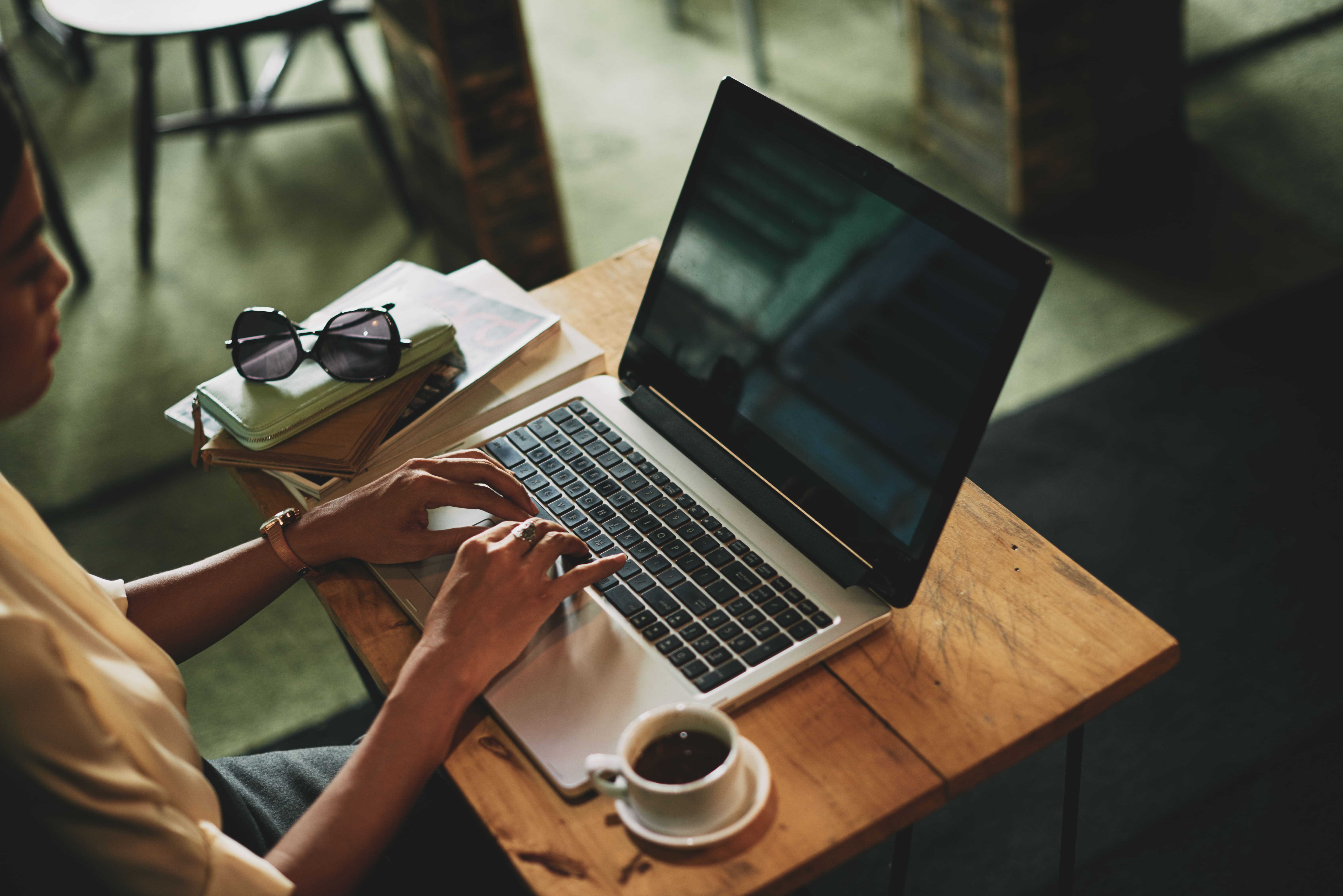 Mau Kerja Freelance? Ini Cara Cari Klien, Menentukan Rate, dan Mengatur Penghasilan